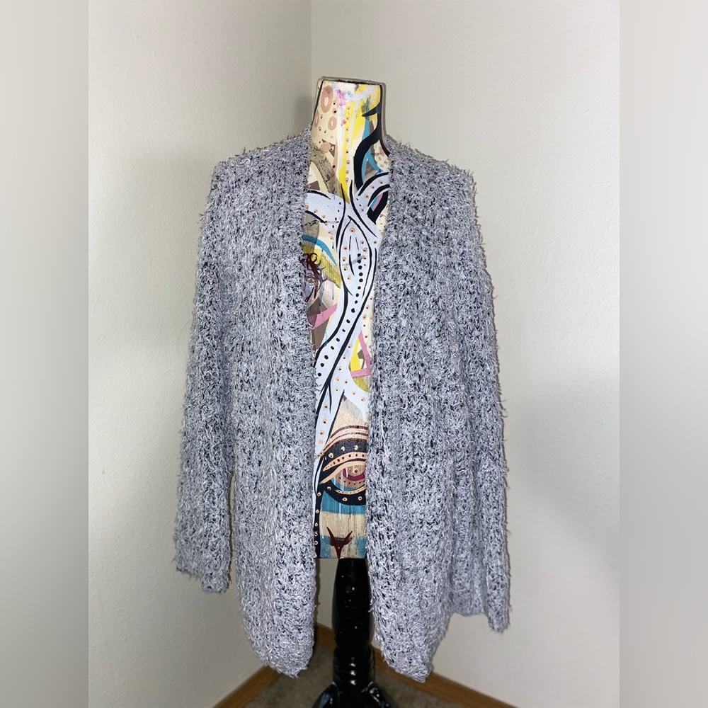 Heavy cardigan. Very warm not sure what brand. Size: M.